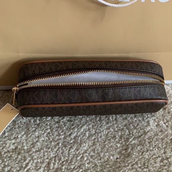 Michael Kors Travel Pouch - Picture 3 of 4